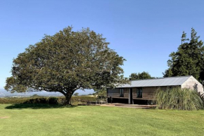 The Cabin at Barnstormers, luxury woodland setting